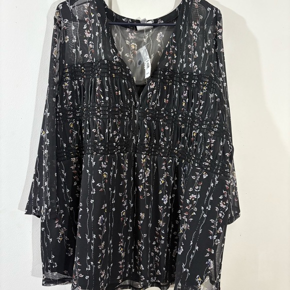 Avenue Tops - Avenue Black Mesh Smocked Bust Floral Blouse Sz 26/28 V-neck 3/4 Sleeve Lined